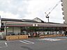 周辺：セブンイレブン港区七番町店セブンカフェやセブンプレミアムの食品が人気。地域の人へのサービスを重視し、配達サービスにも力を入れている。（電子マネー利用可　ＡＴＭあり　ネット通販あり） 250m