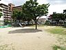 周辺：【木場北公園】小ぶりな公園ですが、すべり台やブランコ、鉄棒などがあるので、小さなお子様が楽しく遊べる公園です。砂場にはシートが被せてあるので、衛生面でも安心して遊ぶことが出来ます。 400m