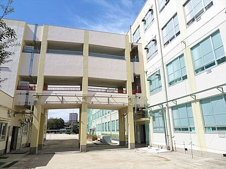名古屋市立船方小学校教育目標:「人間性豊かな船方の子の育成」 知育・徳育・体育のバランスがよく考えられた小学校。努力できる項目を重点目標に掲げ、力をつけていけるように取り組んでいます。 480m