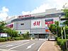 周辺：イオン熱田店　金山総合駅南口から平日は1時間に最大4回、土日祝日は、最大6回シャトルバスが出ているので電車で来ても大丈夫。【営業時間】9：00〜23：00（イオンモール専門店街） 1800m