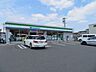 周辺：ファミリーマート港金船町店ファミチキやアメリカンドッグなどの店内調理の食べ物や本格珈琲がおすすめ。スローガンは「Fun＆Fresh」。驚きやワクワク感を与えるべく、商品改革に取り組んでいる。 230m