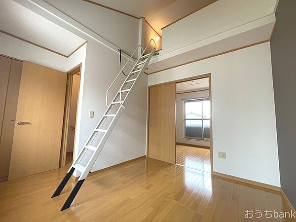 画像23:ロフトへの階段です。普段は壁にかけておけます。