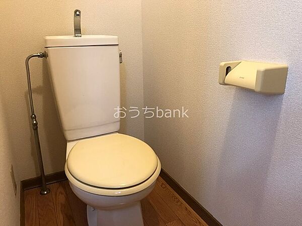 画像10:清潔感のある洋式トイレ