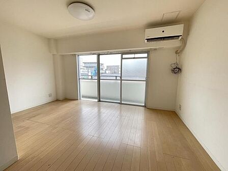 南向き陽当たり良好です