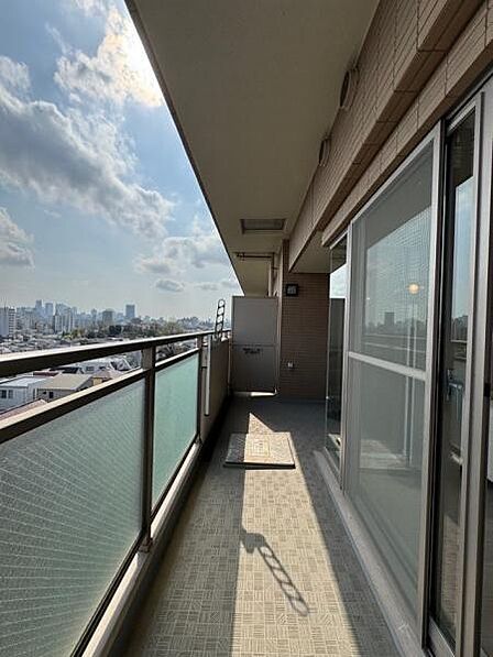南側バルコニーは眺望・陽当り良好です