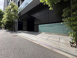 黒を基調とした、静寂が息づく気品ある迎賓空間。