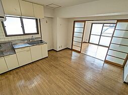 広島電鉄8系統 寺町駅 徒歩9分の賃貸マンション 4階2DKのリビング/ダイニング