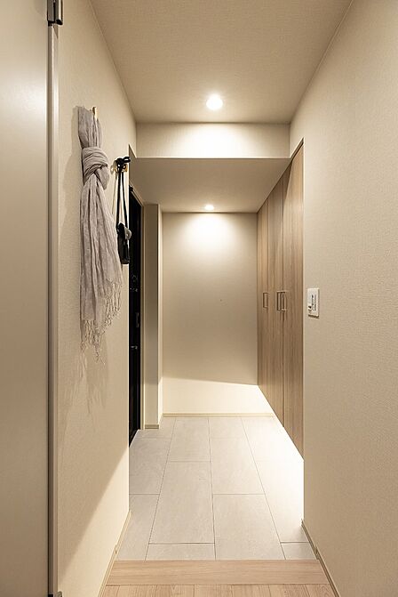 玄関は、扉を開けてもお部屋の中が見えないクランクイン玄関設計です。