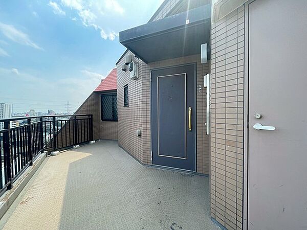 玄関を拡大表示