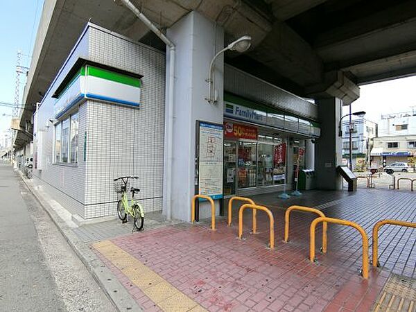 画像10:【コンビニエンスストア】ファミリーマート　南海湊駅前店まで477ｍ