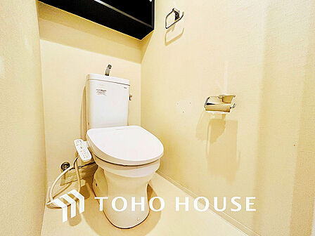 トイレには快適な温水洗浄便座付