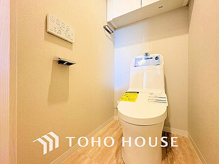 トイレには快適な温水洗浄便座付