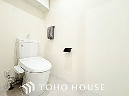 トイレには快適な温水洗浄便座付