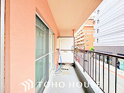 日当たりの良いバルコニーで晴れの日の洗濯物も楽しみになりますね