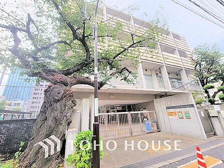 新宿区立西新宿中学校 距離350m