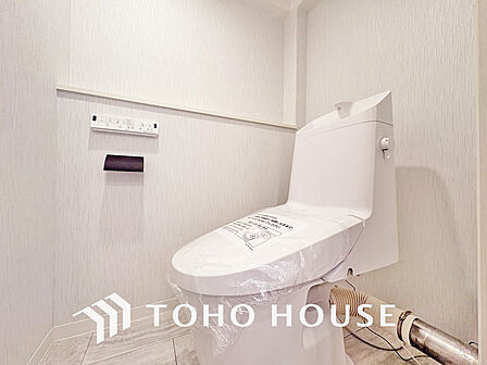 トイレには快適な温水洗浄便座付