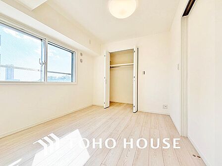 家具の配置のし易い室内です。趣味の部屋としても充分な広さを確保しております。