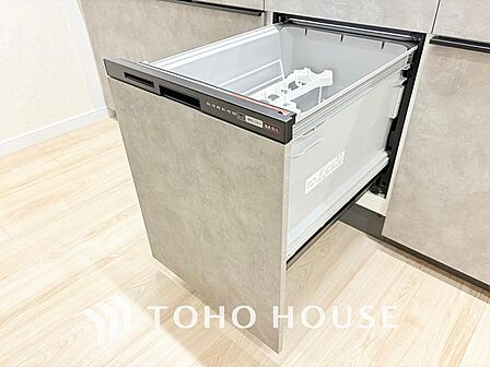 ご家族みんなで調理ができる位のスペースを実現したキッチン空間となっております。