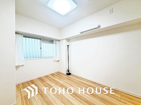 採光もある洋室は、くつろぎのひと時を過ごすのにぴったり