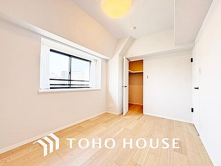 採光もある洋室は、くつろぎのひと時を過ごすのにぴったり