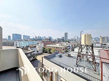 日当たりの良いバルコニーで晴れの日の洗濯物も楽しみになりますね