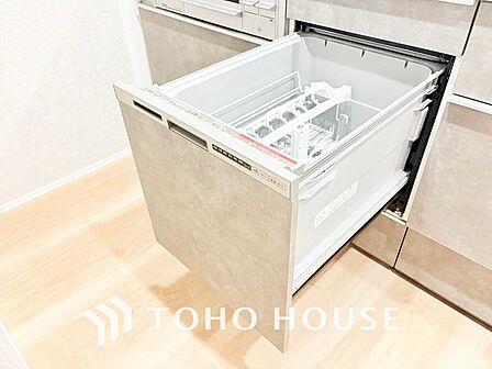 ビルトイン式食洗機完備のシステムキッチンで食後もゆったり家族団らん