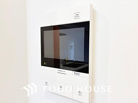 「モニターホン」誰が来てもわかる様にモニター付きインターホンを設置。快適と安らぎを合わせた優しい設計。