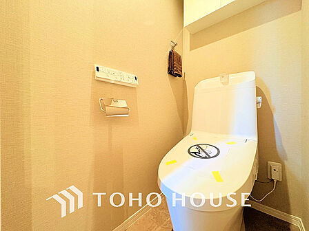 トイレには快適な温水洗浄便座付