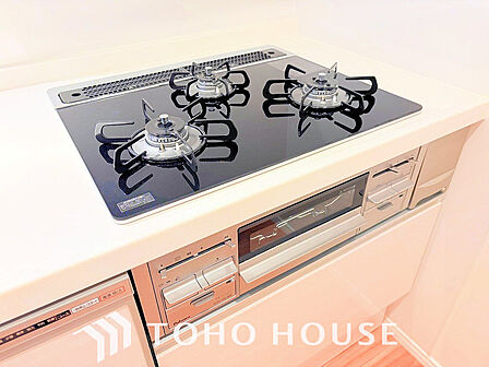 3口ガスコンロで効率よくお料理できますね
