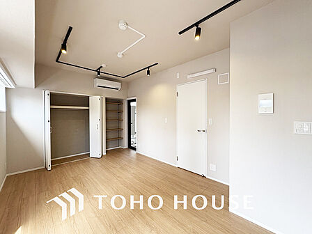 シンプルですっきりとした室内は飽きのこない居心地の良い雰囲気です