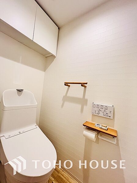 トイレには快適な温水洗浄便座付