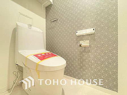 トイレには快適な温水洗浄便座付