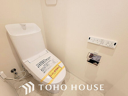 トイレには快適な温水洗浄便座付