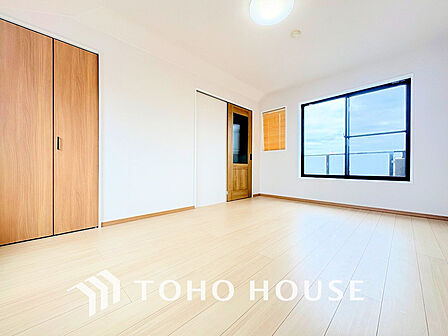 採光もある洋室は、くつろぎのひと時を過ごすのにぴったり