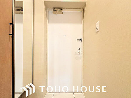 落ち着いた雰囲気の玄関、家族の帰りを暖かく迎えてくれます