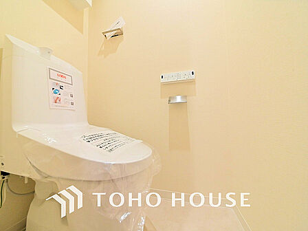 トイレには快適な温水洗浄便座付