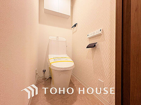 トイレには快適な温水洗浄便座付
