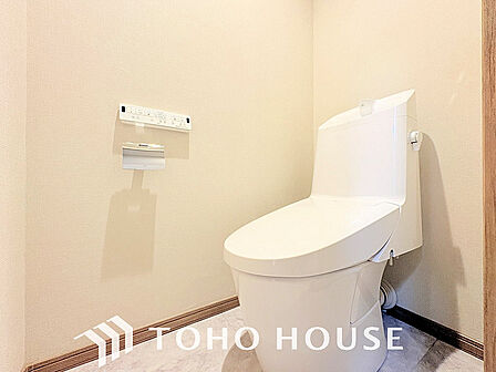 トイレには快適な温水洗浄便座付