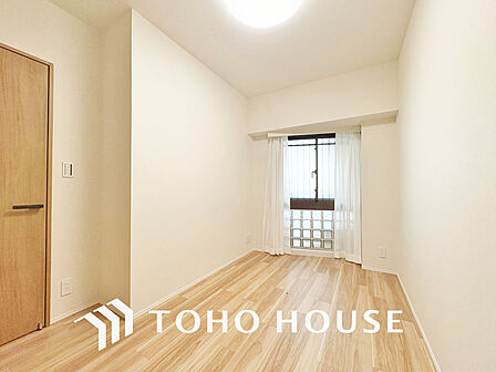 採光もある洋室は、くつろぎのひと時を過ごすのにぴったり