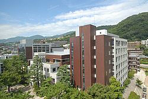 周辺：私立甲南大学岡本キャンパス（1635m）