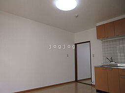 ロイヤルハイム春日 204 2階1DKのリビング/ダイニング