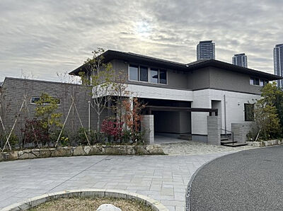 外観：敷地約135坪の広々邸宅です。