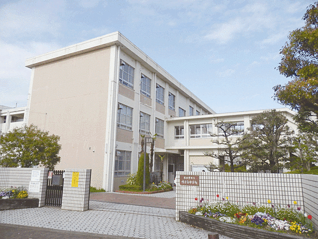 中学校「鳴子台中学校まで486ｍ」