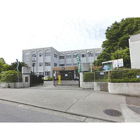 小学校「東丘小学校まで400ｍ」