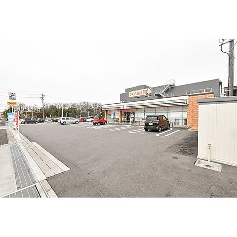 コンビニ「セブンイレブン名古屋鳴子町3丁目店まで700ｍ」
