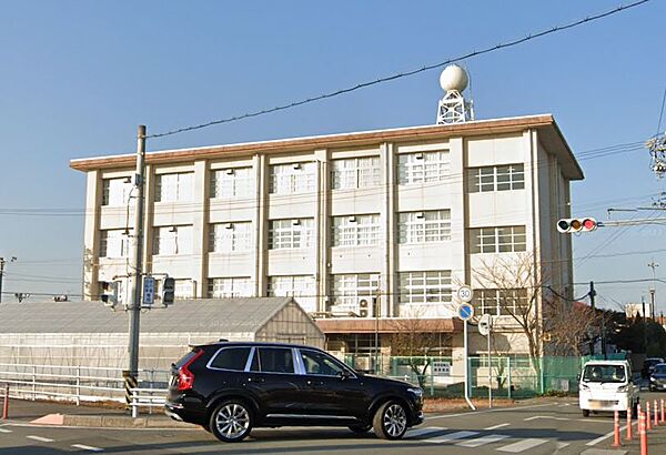 松阪市立てい水小学校（207m）