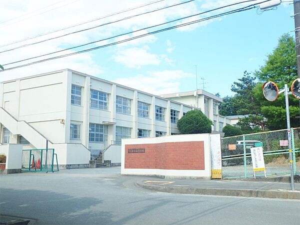 画像17:松阪市立山室山小学校（649m）