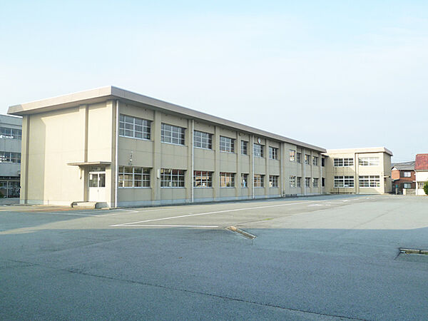 松阪市立花岡小学校（680m）