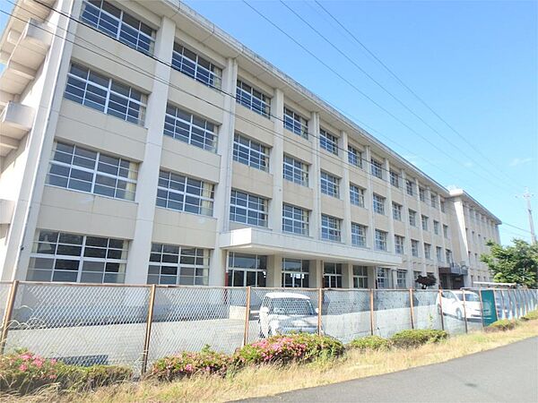 松阪市立西中学校（1962m）