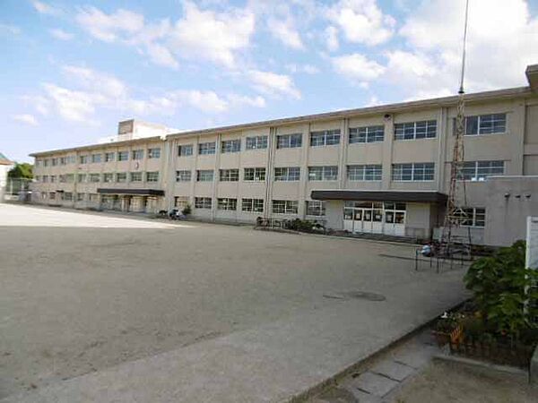 松阪市立第二小学校（596m）